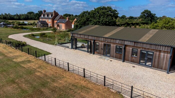 3 Bedroom Barn Conversion To Rent In Holt Road, Southam, CV47