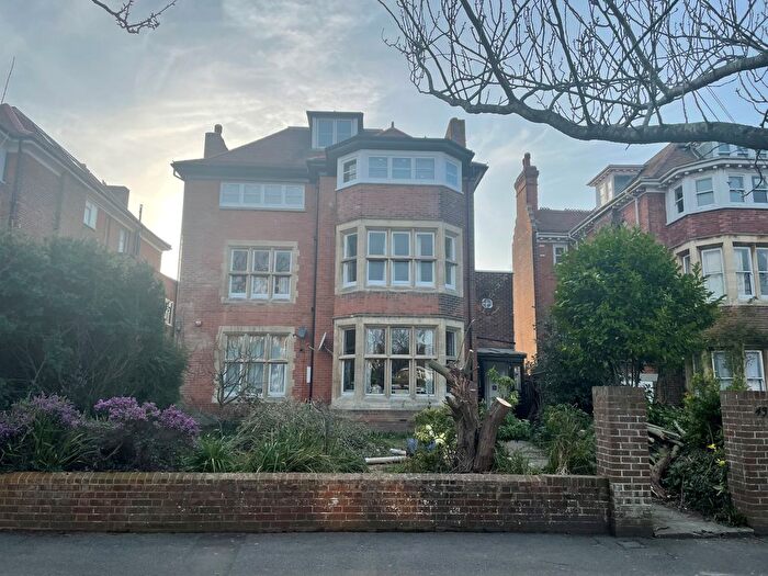 2 Bedroom Flat To Rent In Earls Avenue, Folkestone, CT20