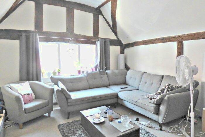 2 Bedroom Flat To Rent In High Street, Marlow, SL7