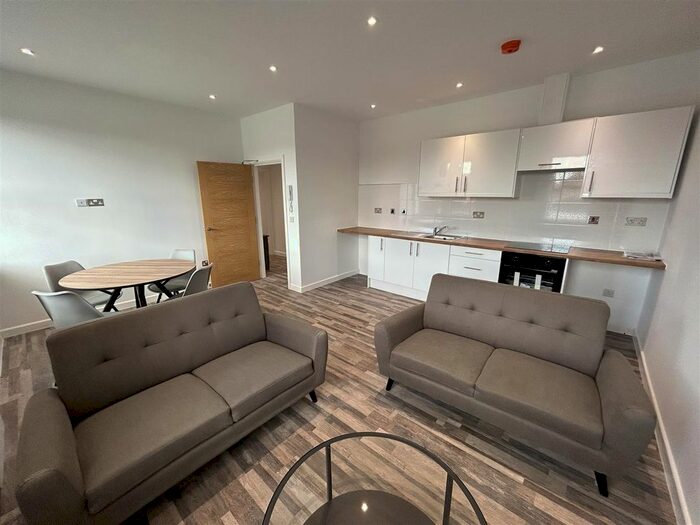 2 Bedroom Flat To Rent In Church Court, Morley, Leeds, LS27