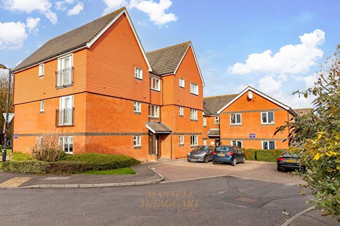 2 Bedroom Flat For Sale In Tower Close, East Grinstead, RH19