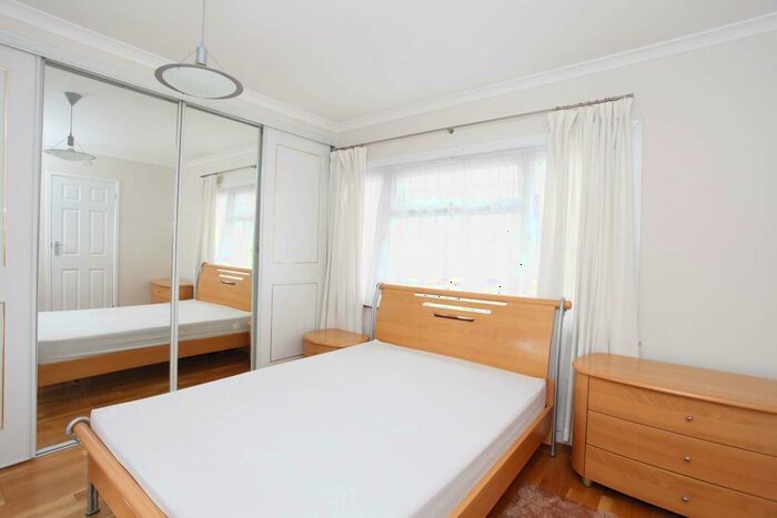 1 Bedroom Flat To Rent In Clitterhouse Crescent, Cricklewood, London, NW2