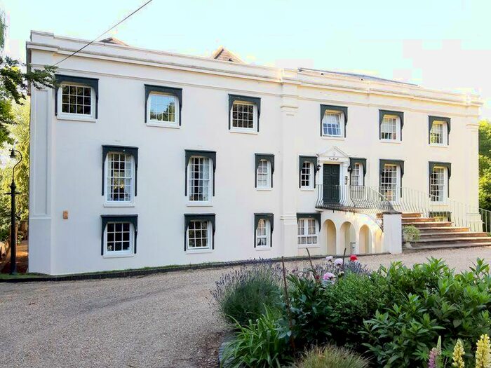 2 Bedroom Flat For Sale In Old Park Ride, Enfield, EN7