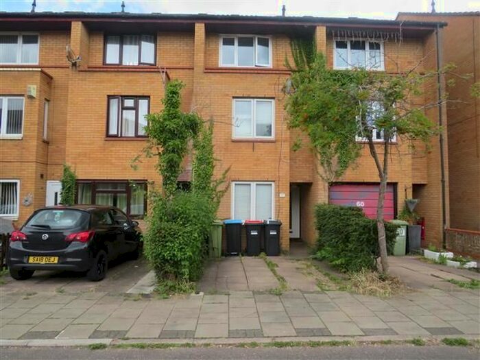 4 Bedroom Property To Rent In Shackleton Place, Oldbrook, Milton Keynes, MK6