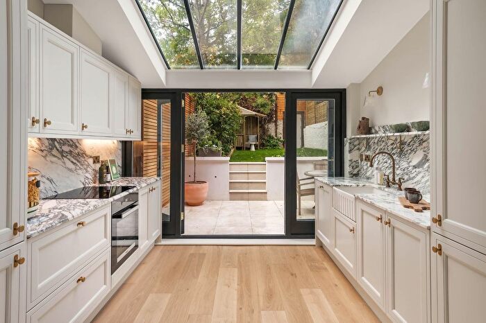 2 Bedroom Flat To Rent In Westbourne Park Road, Notting Hill, W11