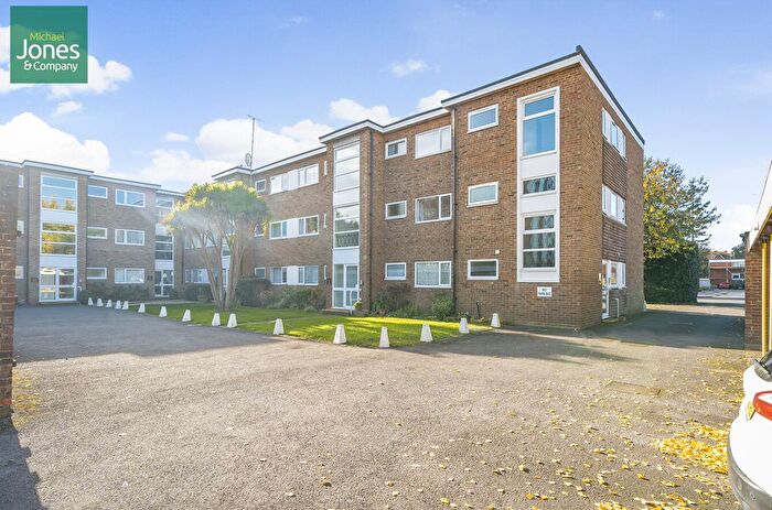 1 Bedroom Flat To Rent In Llandaff Court, Downview Road, Worthing, West Sussex, BN11