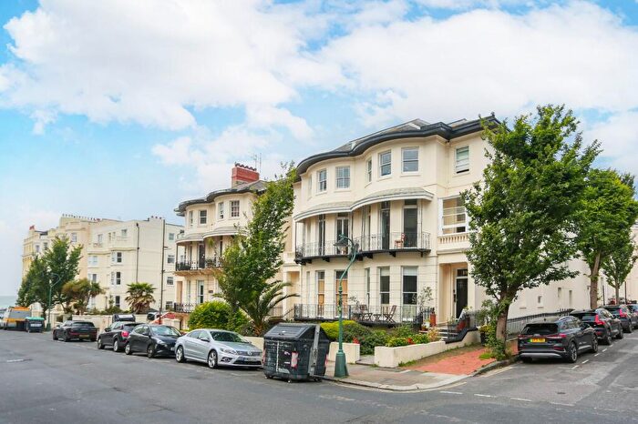 2 Bedroom Flat For Sale In Lansdowne Place, Hove, BN3