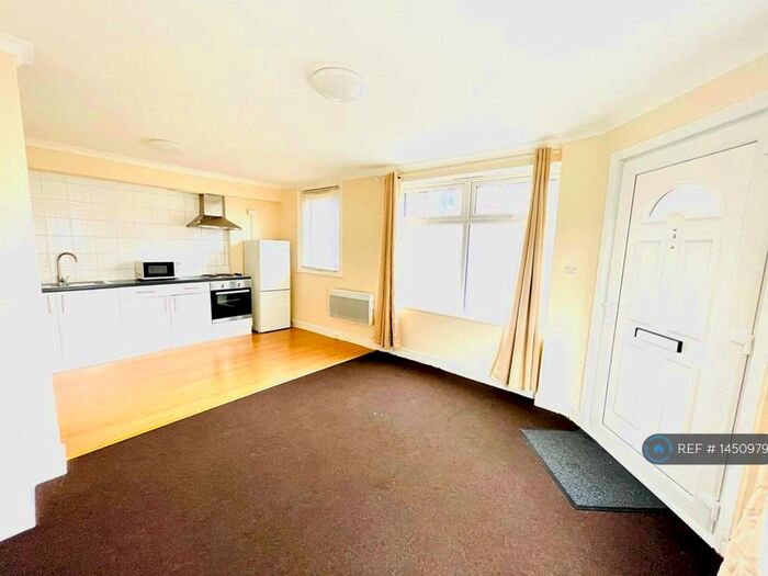 1 Bedroom Flat To Rent In Oakwood Avenue, Surrey, CR4