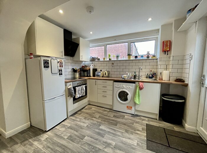 2 Bedroom Terraced House To Rent In Spacious Bed House // Jul, LN5