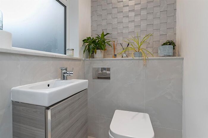 5 Bedroom Detached House For Sale In Toulmin Drive, St.Albans, AL3