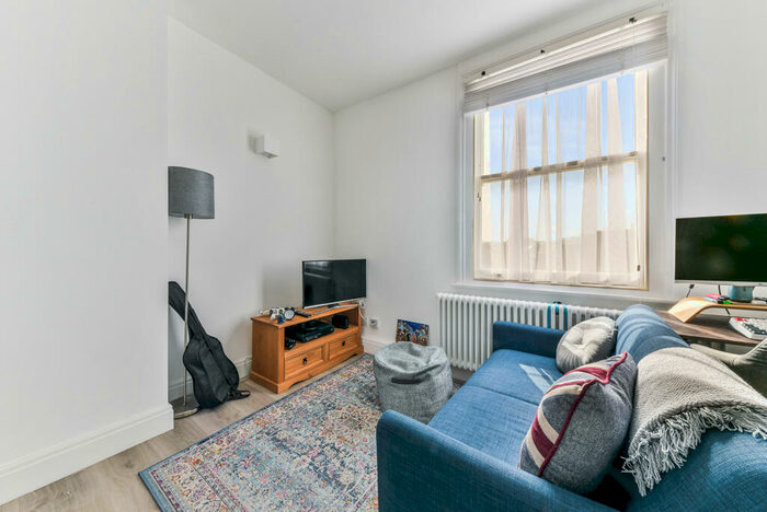 Apartment To Rent In The Gardens, East Dulwich London, SE22