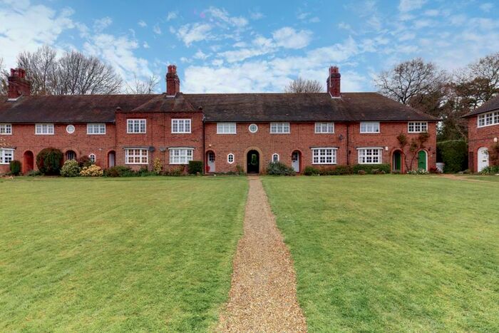 2 Bedroom Flat To Rent In Hill Top, Hampstead Garden Suburb, NW11