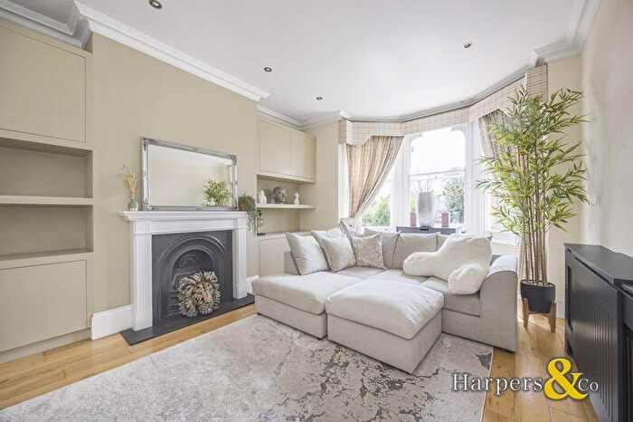 2 Bedroom Flat For Sale In Park Crescent, Erith, DA8