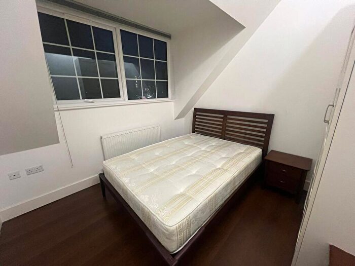 1 Bedroom Apartment To Rent In A Holbrook Road, London, E15