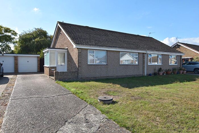 2 Bedroom Semi-Detached Bungalow For Sale In The Fairway, Dymchurch, Romney Marsh, TN29
