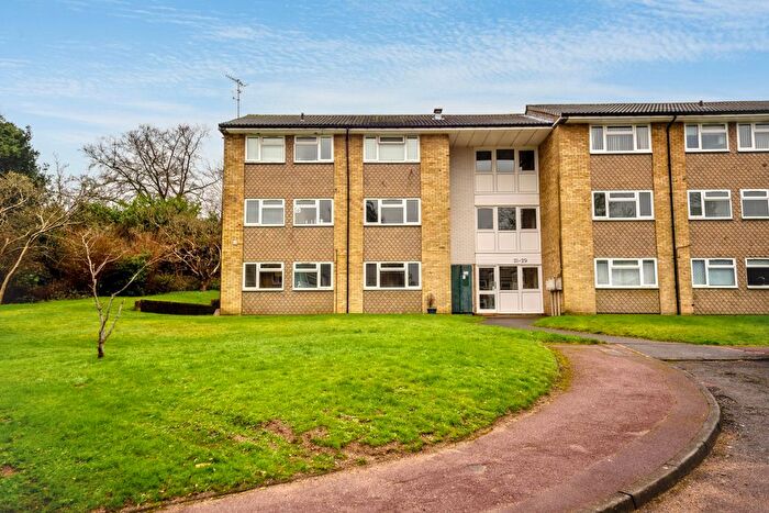 2 Bedroom Flat For Sale In Chenies Close, Tunbridge Wells, TN2