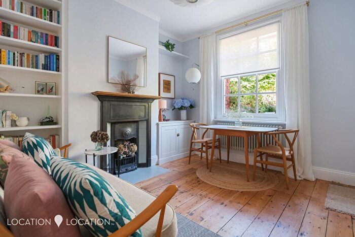 1 Bedroom Flat For Sale In Gibson Gardens, London, N16