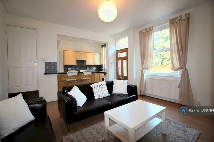 4 Bedroom Terraced House To Rent In Salisbury Grove, Leeds, LS12