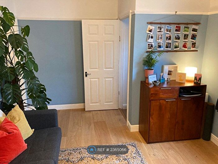 2 Bedroom End Of Terrace House To Rent In Bath Street, Bristol, BS3