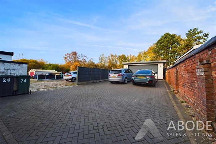 3 Bedroom End Of Terrace House For Sale In Derby Road, Swadlincote, DE11