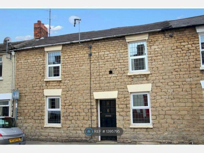 3 Bedroom Terraced House To Rent In North Street, Swindon, SN1