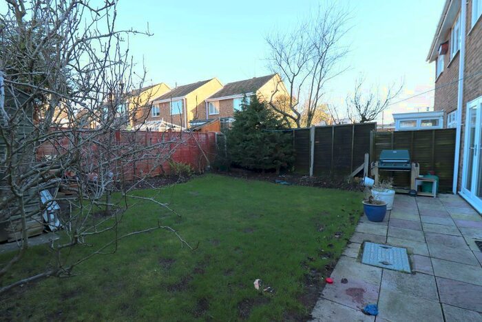 3 Bedroom Semi-Detached House For Sale In Ilford Close, Stopsley, Luton, Bedfordshire, LU2