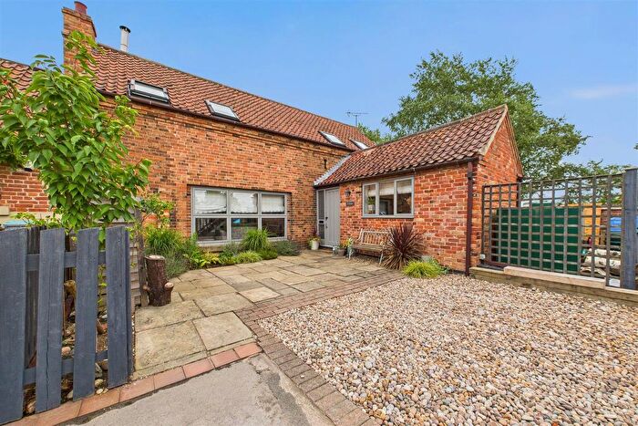3 Bedroom Barn Conversion For Sale In Staythorpe Road, Staythorpe, NG23