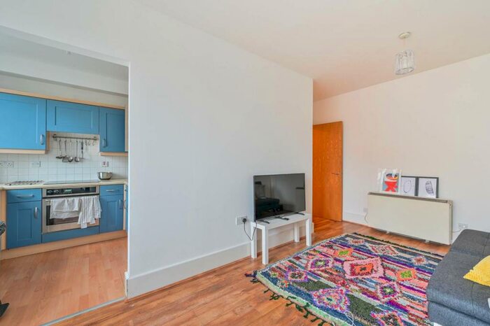 2 Bedroom Flat To Rent In Festival Court, , Hackney, London, E8