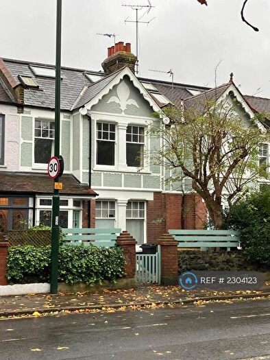 3 Bedroom Maisonette To Rent In Lower Richmond Road, London, SW14