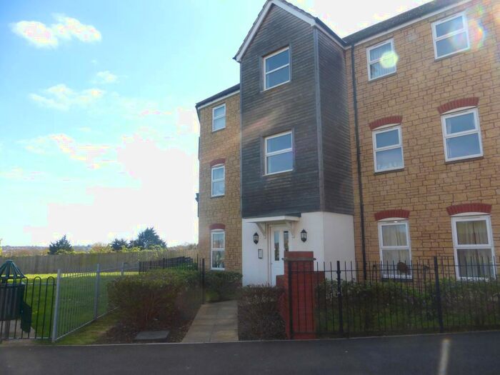 2 Bedroom Flat To Rent In Chaucer Grove, Exeter, EX4