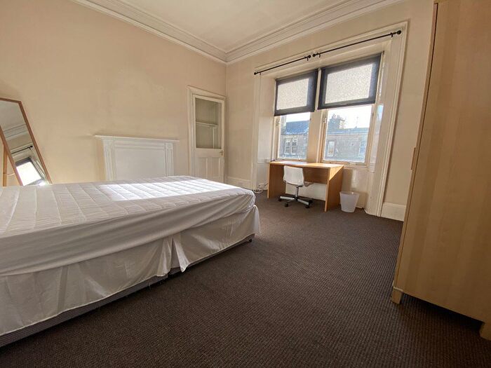 3 Bedroom Flat To Rent In Morrison Street, Edinburgh, EH3