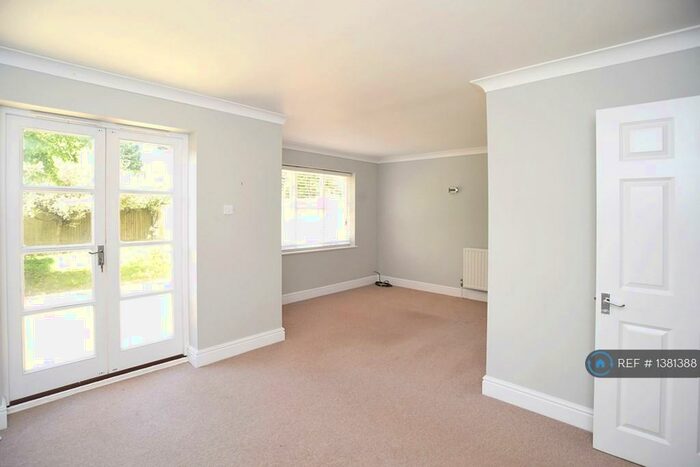 4 Bedroom Terraced House To Rent In Redgrave Place, Marlow, SL7