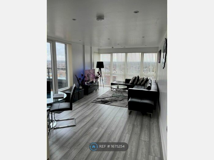 2 Bedroom Flat To Rent In Lexington Apartments, Slough, SL2