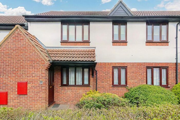 2 Bedroom Flat For Sale In Copperfields, Basildon, SS15