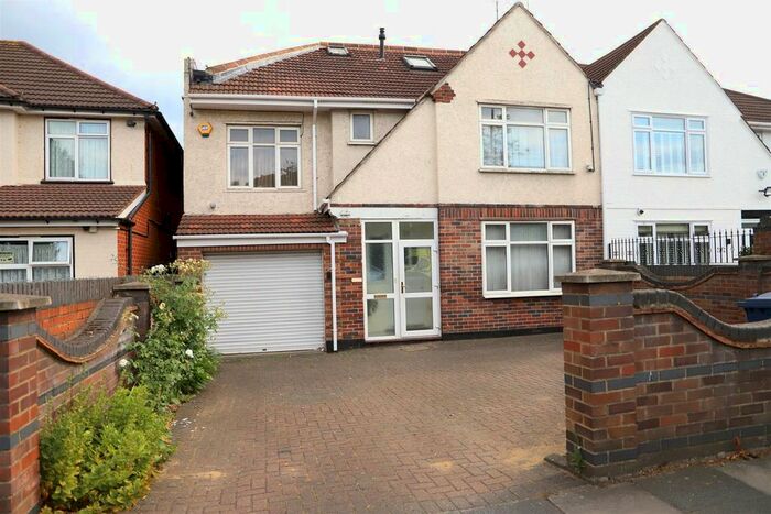 6 Bedroom Semi-Detached House To Rent In Uxbridge Road, Southall, Middlesex, UB1