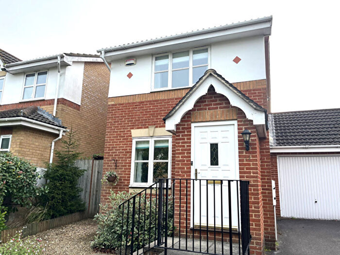 2 Bedroom Link Detached House To Rent In Tregony Road, Orpington, BR6
