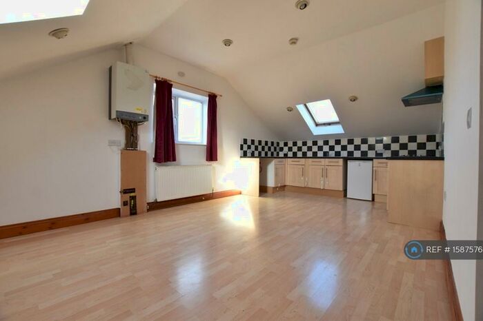 2 Bedroom Flat To Rent In T L House, Luton, LU1