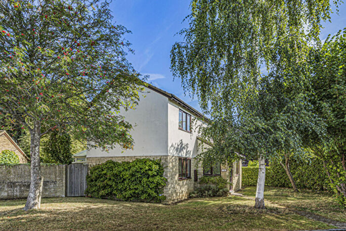 3 Bedroom Detached House For Sale In Dovehouse Close, Eynsham, Oxfordshire, OX29