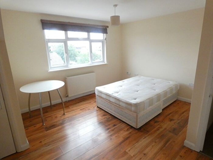 Studio To Rent In Barkingside High Street, Barkingside, IG6