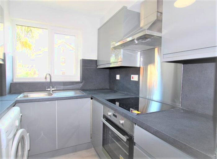 1 Bedroom Flat To Rent In Plowman Close, London, N18