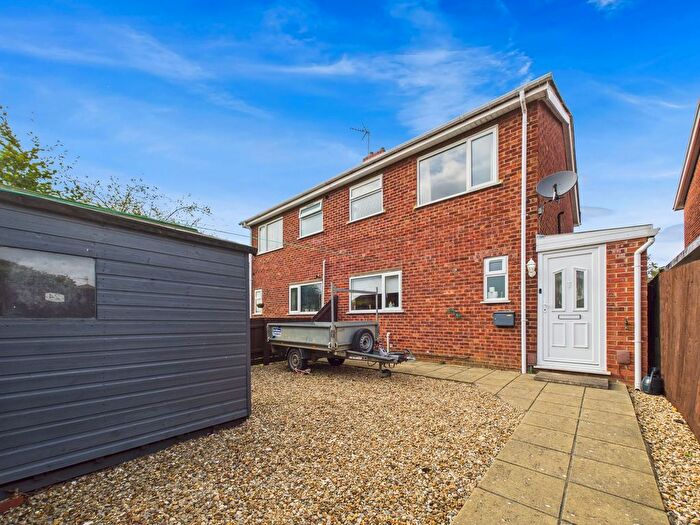 3 Bedroom Semi-Detached House For Sale In Peartree Walk, Yaxley, PE7