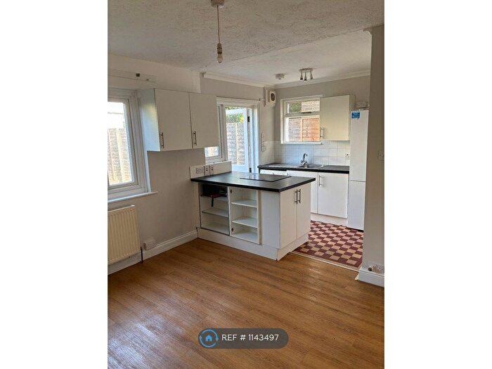 4 Bedroom Semi-Detached House To Rent In Coombe Road, Brighton, BN2