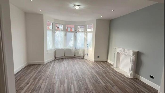 5 Bedroom Semi-Detached House To Rent In Goodmayes Lane, Ilford, IG3
