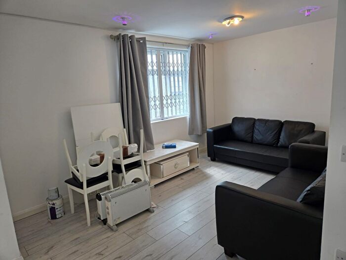 1 Bedroom Flat To Rent In A Hutton Grove, N12
