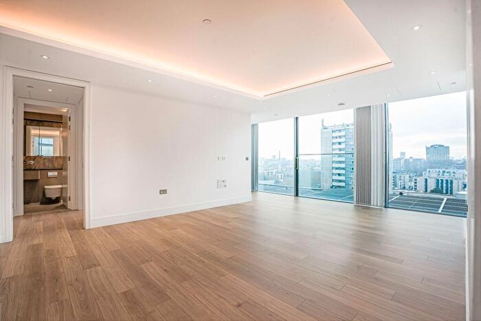 2 Bedroom Apartment For Sale In Bollinder Place, Carrara Tower, EC1V - Photo 3