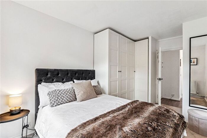 2 Bedroom Flat To Rent In Bell Drive, London, SW18