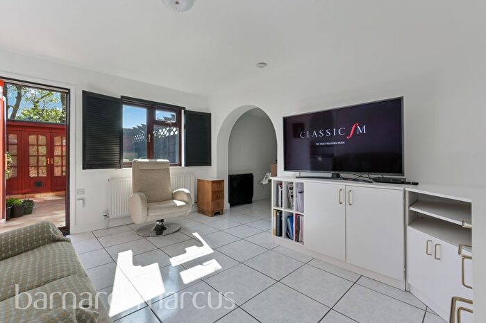 2 Bedroom Maisonette To Rent In Lindsey Gardens, Feltham, TW14