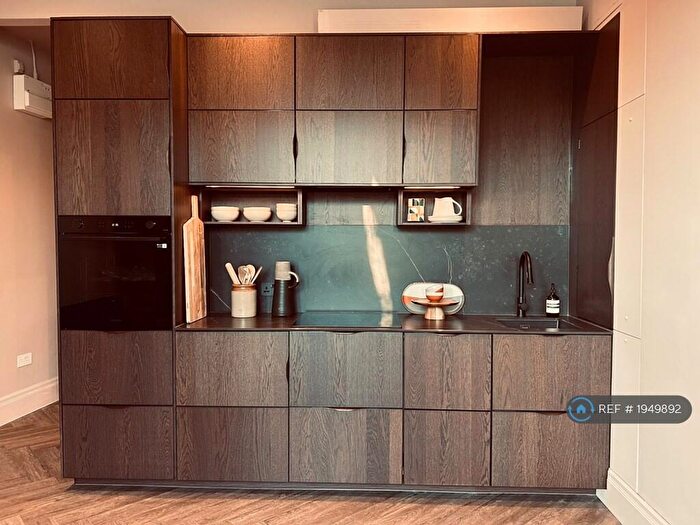 1 Bedroom Flat To Rent In Lyndhurst Way, Peckham, SE15