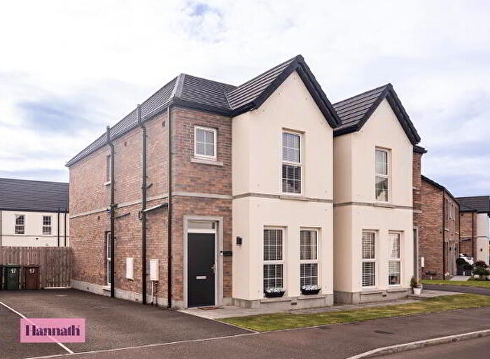 3 Bedroom Semi-Detached House For Sale In South Lake Park, Craigavon, BT64