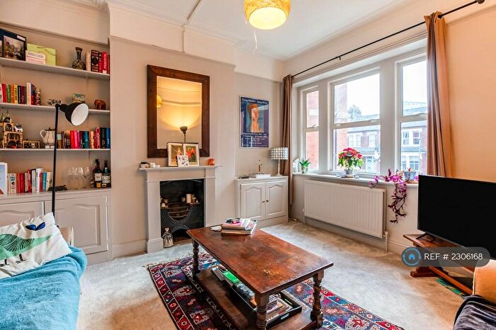 2 Bedroom Flat To Rent In Lurline Gardens, London, SW11